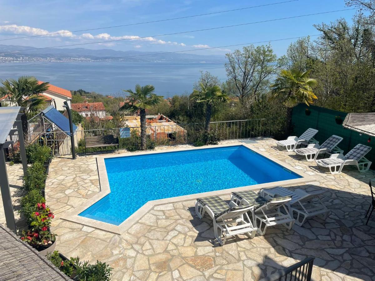 Apartments Kroatien Lovran Bagian luar foto