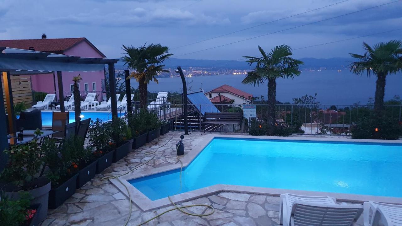 Apartments Kroatien Lovran Bagian luar foto
