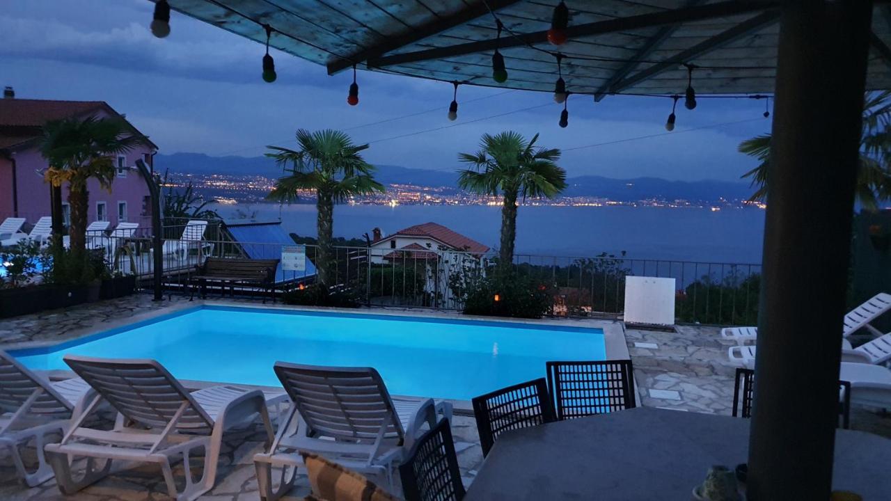 Apartments Kroatien Lovran Bagian luar foto